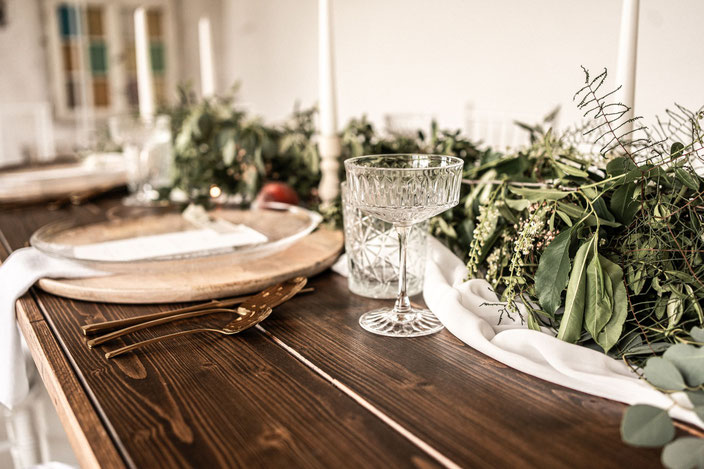rustikaler Holztisch, Klapptisch, mieten, Foto Adriana Schindler